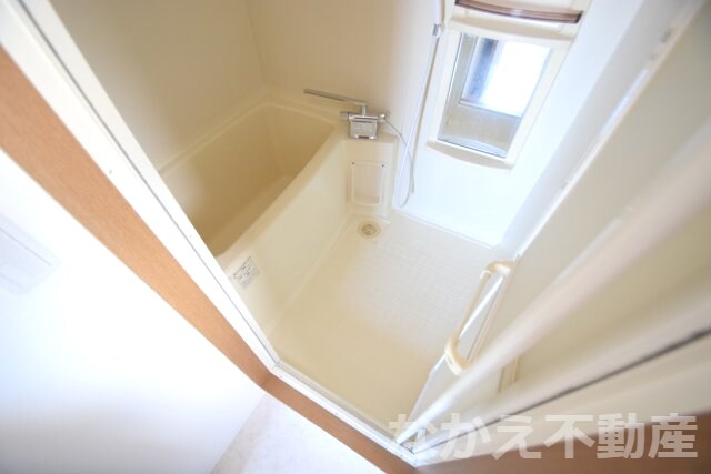 物件内観写真5　(日々の疲れを癒すお風呂付です)