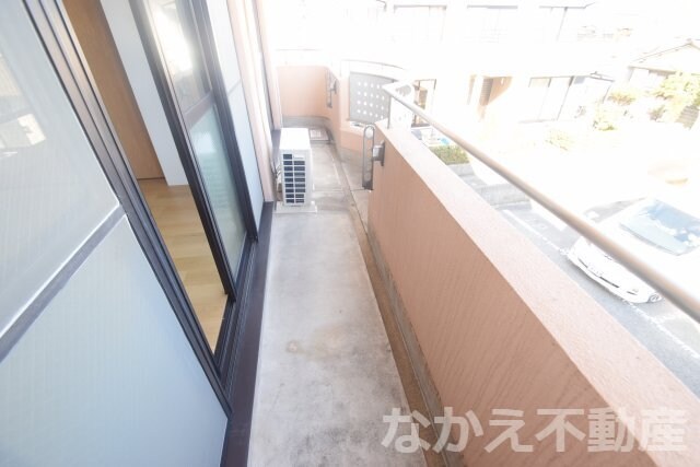 物件内観写真15　(バルコニーからの眺めを楽しみながら食事をしませんか)