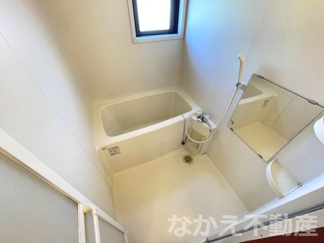 物件内観写真6　(日々の疲れを癒すお風呂付です)