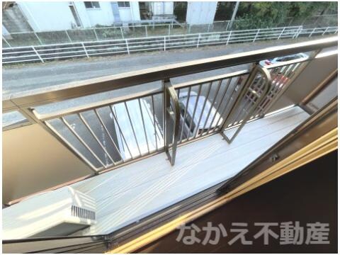 物件内観写真11　(暖かな日差しのふりそそぐバルコニー)