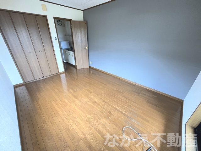 物件内観写真5　(開放的な寝室です)