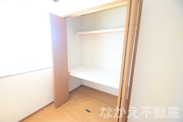 物件内観写真11　(ちょっとした収納スペースも充実しています)