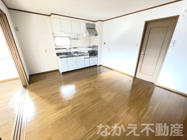 物件内観写真2　(ゆったりとしたリビングです)