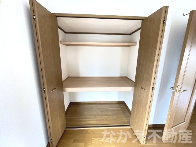 物件内観写真10　(ちょっとした収納スペースも充実しています)