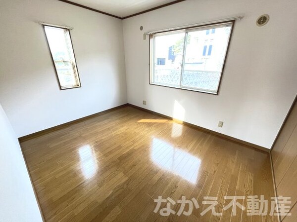 洋室(使い勝手のいい洋室です)