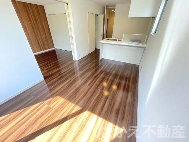 物件内観写真3　(ゆったり過ごせる居間です)