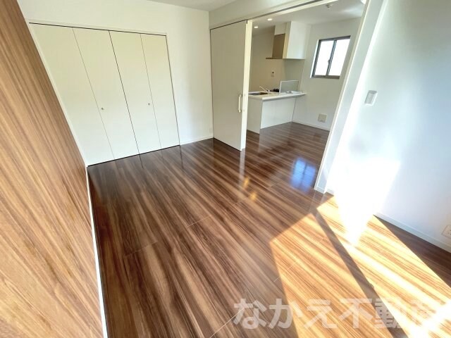 物件内観写真5　(開放的な寝室です)