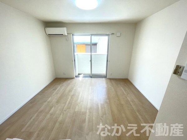 寝室(落ち着いた色調の寝室です)