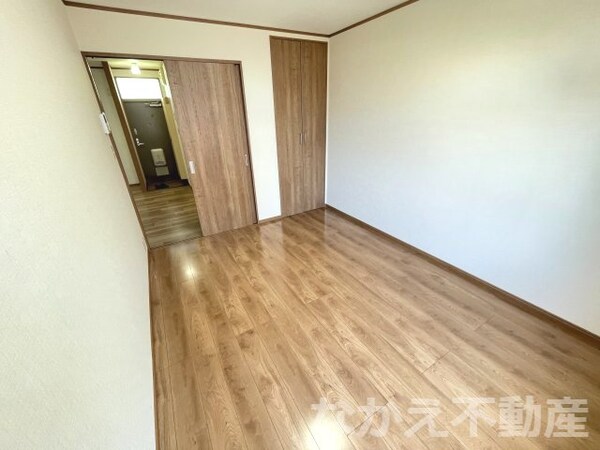寝室(使い勝手のいい寝室です)
