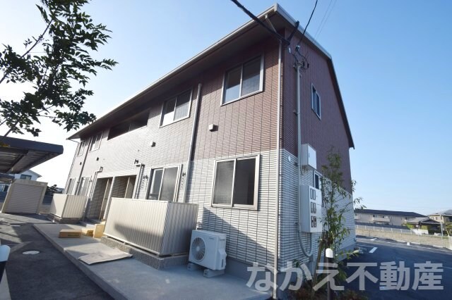 物件外観写真1　(建物外観を気になさる方へ、見た目の良い物件です)