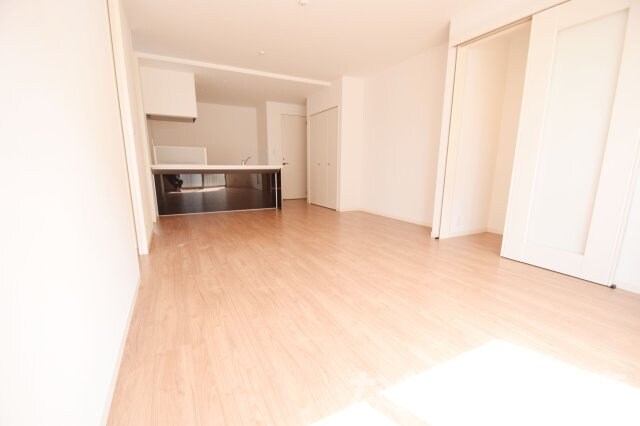 物件内観写真2　(おしゃれなリビングです)