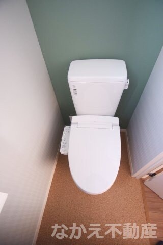 物件内観写真7　(落ち着いた色調のトイレです)