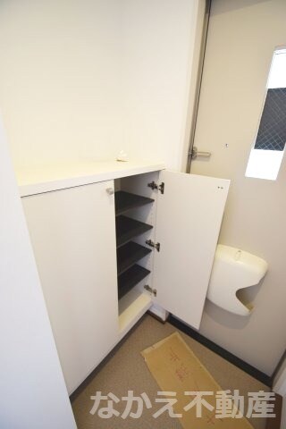 物件内観写真9　(ゆったりとした玄関です)