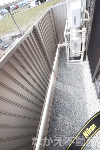 物件内観写真10　(暖かな日差しのふりそそぐバルコニー)