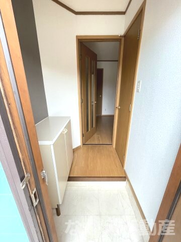 物件内観写真9　(ゆったりとした玄関です)