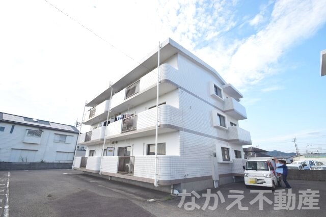 物件外観写真1　(落ち着いた雰囲気の外観です)