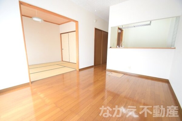 居室(ゆったり過ごせる居間です)