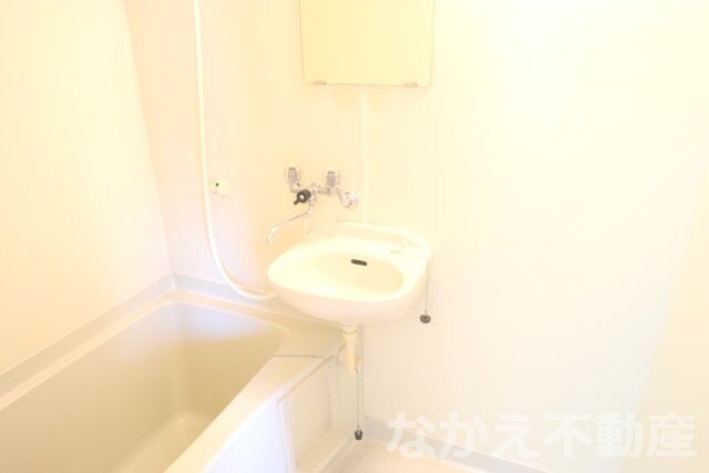 物件内観写真8　(コンパクトで使いやすい洗面所)