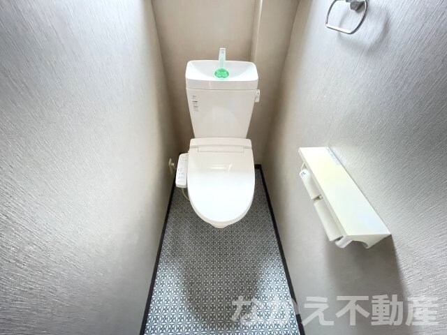 物件内観写真8　(シンプルで使いやすいトイレです)