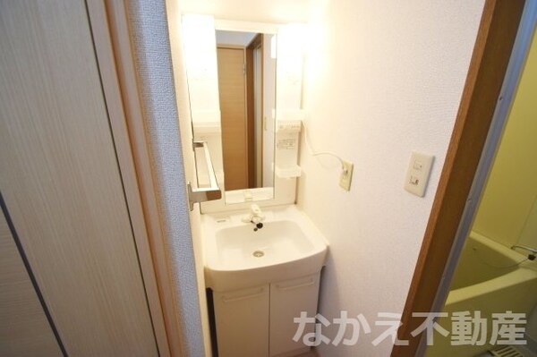 洗面・脱衣所(忙しい朝には欠かせない洗面所です)