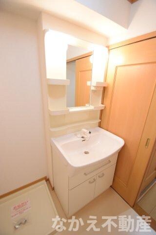 物件内観写真7　(コンパクトで使いやすい洗面所)