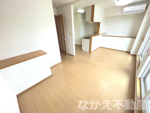 物件内観写真2　(使いやすいリビングです)