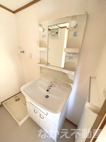 物件内観写真8　(忙しい朝には欠かせない洗面所です)