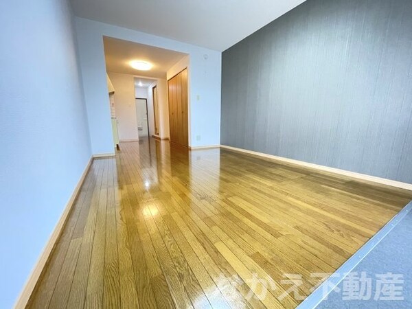 寝室(落ち着いて過ごせるお部屋なので、寝室にいかがでしょうか)