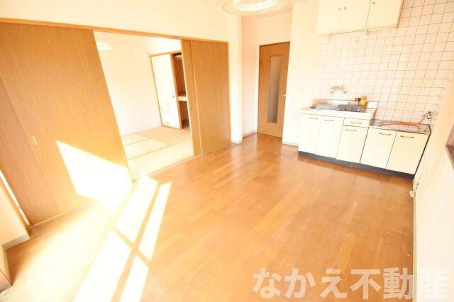 物件内観写真2　(ゆったり過ごせるリビングです)