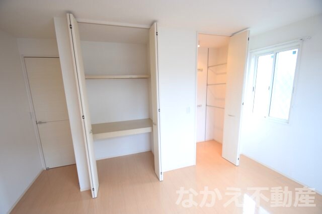 物件内観写真13　(たっぷりとした収納スペースです)