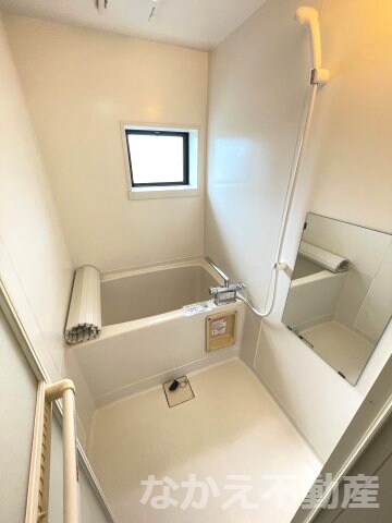 物件内観写真7　(日々の疲れを癒すお風呂付です)