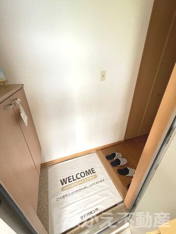 物件内観写真10　(明るい玄関です)