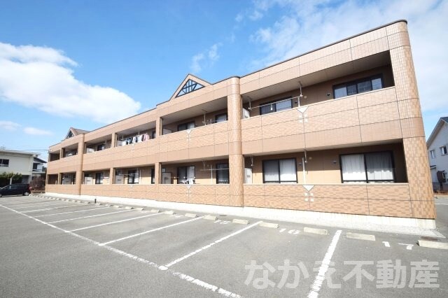 物件外観写真1　(外観もきれいです)