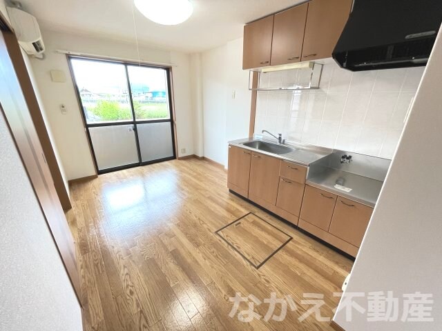 物件内観写真2　(ゆったり過ごせる居間です)