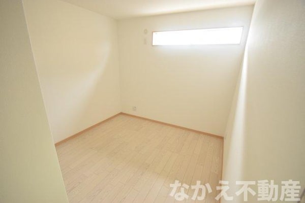 寝室(落ち着いた色調の寝室です)