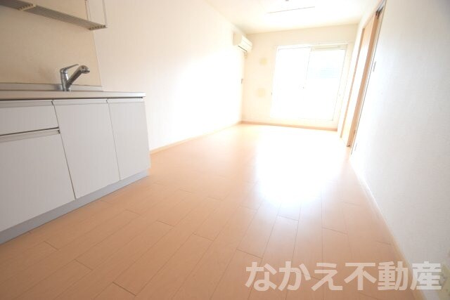 物件内観写真2　(ゆったり過ごせる居間です)