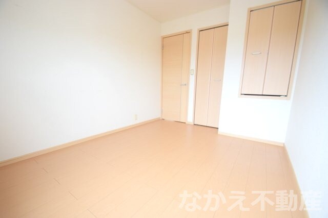 物件内観写真4　(開放的な寝室です)