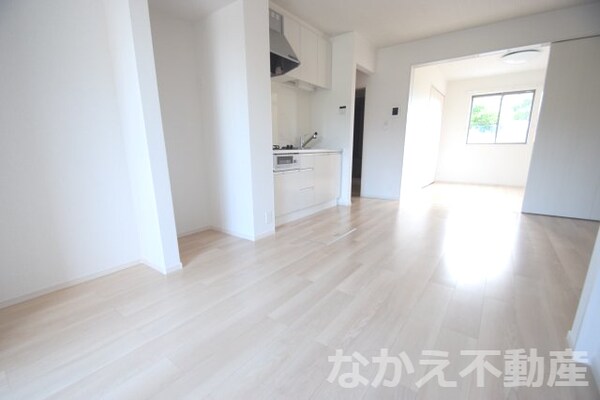 居室(こちらのリビングで趣味の時間をお楽しみください)