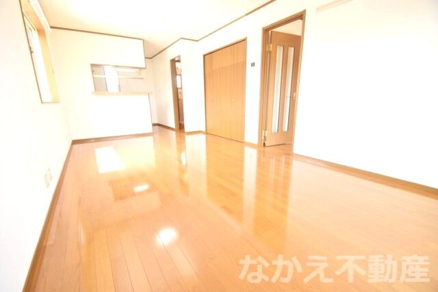 物件内観写真2　(リビングです)