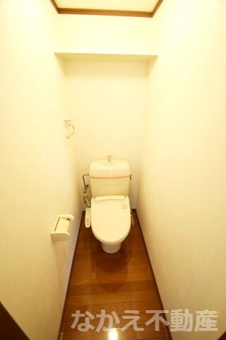 物件内観写真7　(落ち着いた色調のトイレです)