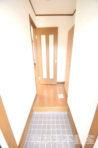 物件内観写真9　(明るい玄関です)