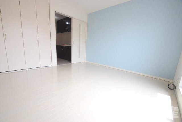 物件内観写真2　(こちらのリビングで趣味の時間をお楽しみください)