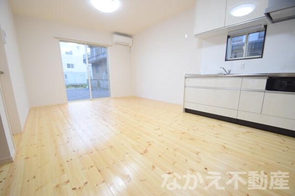 寝室(落ち着いて過ごせるお部屋なので、寝室にいかがでしょうか)
