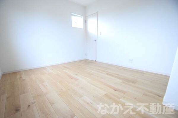 寝室(落ち着いて過ごせるお部屋なので、寝室にいかがでしょうか)