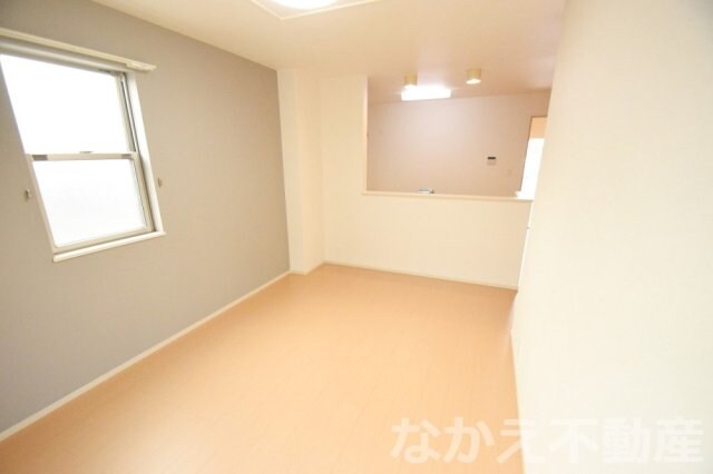 物件内観写真2　(ゆったりとしたリビングです)