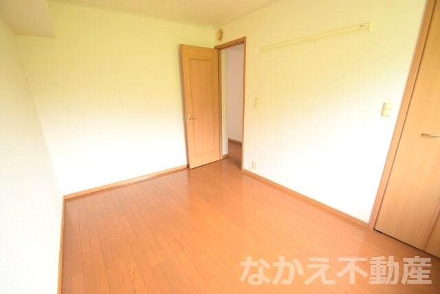 物件内観写真4　(開放的な寝室です)