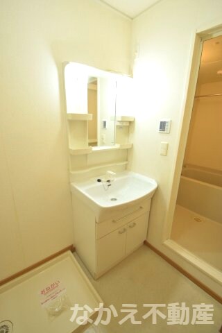 物件内観写真8　(脱衣スペースもあります)