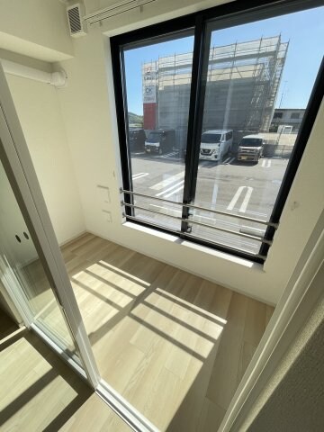 物件内観写真9　(バルコニーからの眺めを楽しみながら食事をしませんか)