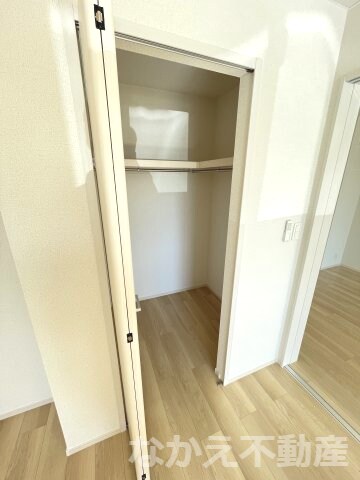 物件内観写真10　(大きなスペースがあり、収納には困りません)