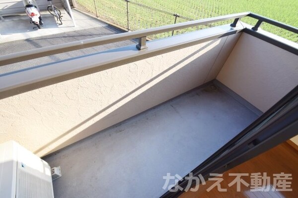 バルコニー(外からの目が気にならないバルコニーで洗濯物が干せます)